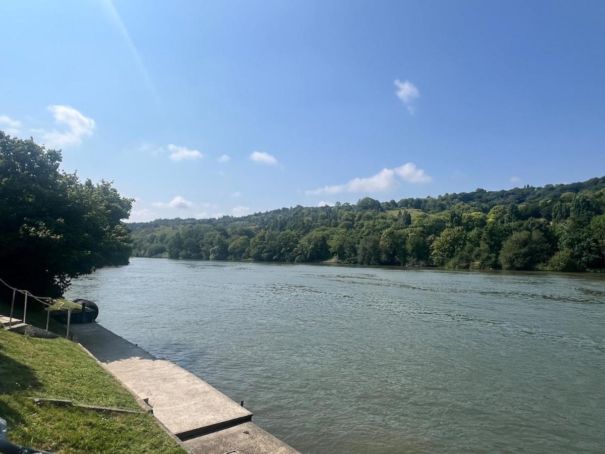 Charmant Chalet En Bord De Seine Saint-Pierre-du-Vauvray Экстерьер фото